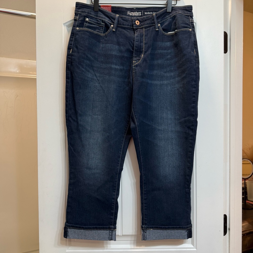 Levi's Dark Blue Cropped Jeans